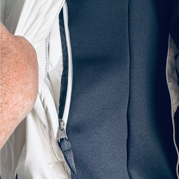 Nike White and Black Sporty Athletic Warm Lightweight Design Women Jacket Small - Picture 2 of 11